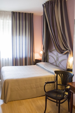 Imagen de la habitación del Hotel Continental, Turín. Foto 6