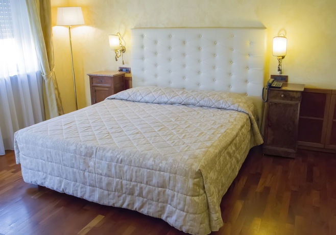 Imagen de la habitación del Hotel Continental, Turín. Foto 7