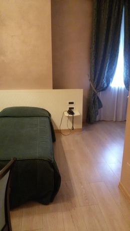 Imagen de la habitación del Hotel Continental, Turín. Foto 9