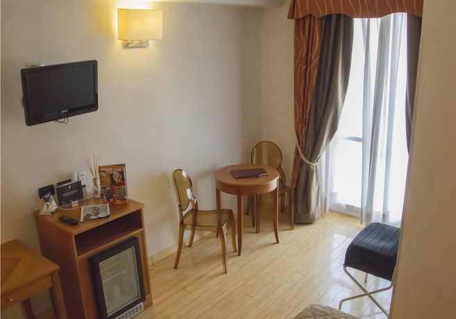 Imagen de la habitación del Hotel Continental, Turín. Foto 10