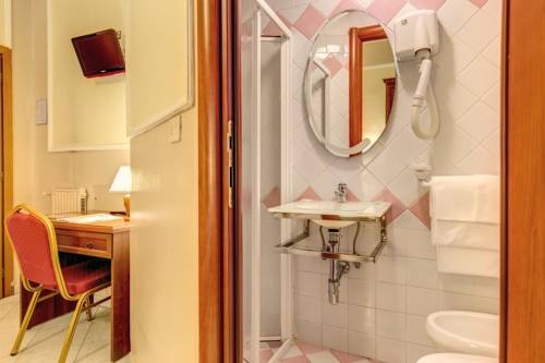 Imagen general del Hotel Continentale, Termini. Foto 2