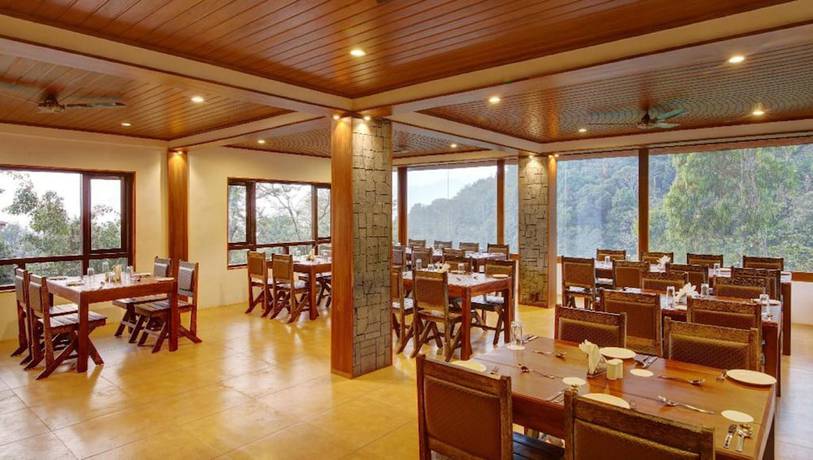 Imagen del bar/restaurante del Hotel Contour Island Resort and Spa. Foto 2