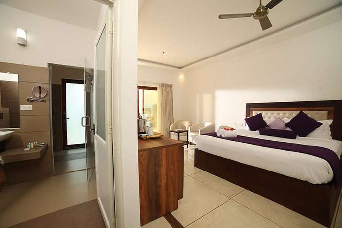 Imagen de la habitación del Hotel Contour Island Resort and Spa. Foto 17