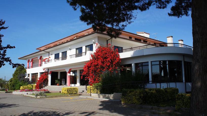 Imagen de los exteriores del Hotel Contriz. Foto 16