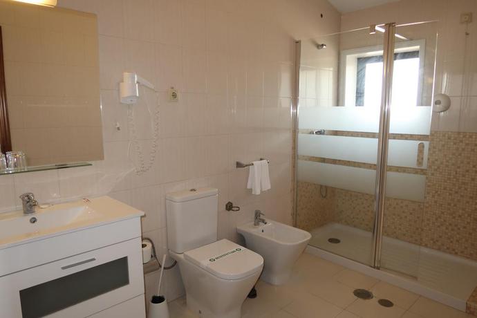 Imagen de la habitación del Hotel Contriz. Foto 8