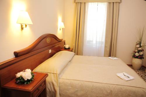 Imagen de la habitación del Hotel Convent. Foto 10