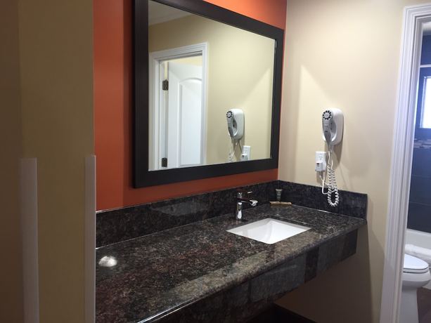 Imagen de la habitación del Hotel Convention Center Inn and Suites. Foto 11