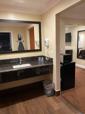 Imagen de la habitación del Hotel Convention Center Inn and Suites. Foto 12