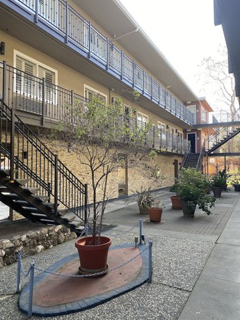 Imagen de los exteriores del Hotel Convention Center Inn and Suites. Foto 18