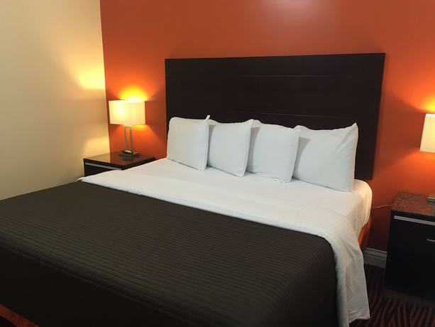 Imagen de la habitación del Hotel Convention Center Inn and Suites. Foto 17