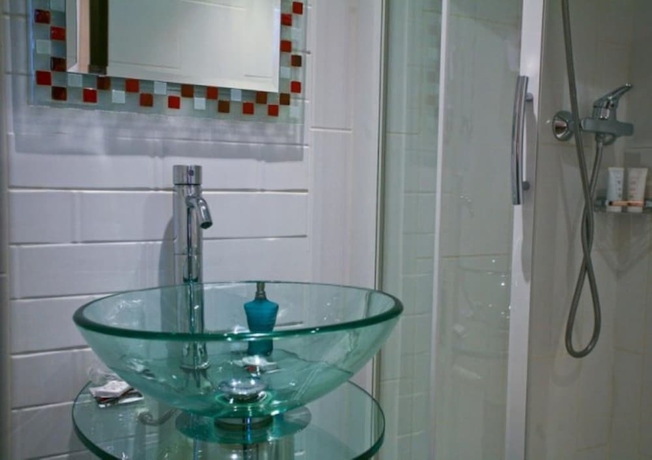 Imagen de la habitación del Hotel Convention Montparnasse. Foto 17