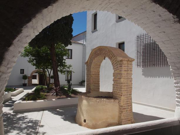Imagen de los exteriores del Hotel Convento Aracena and Spa. Foto 6
