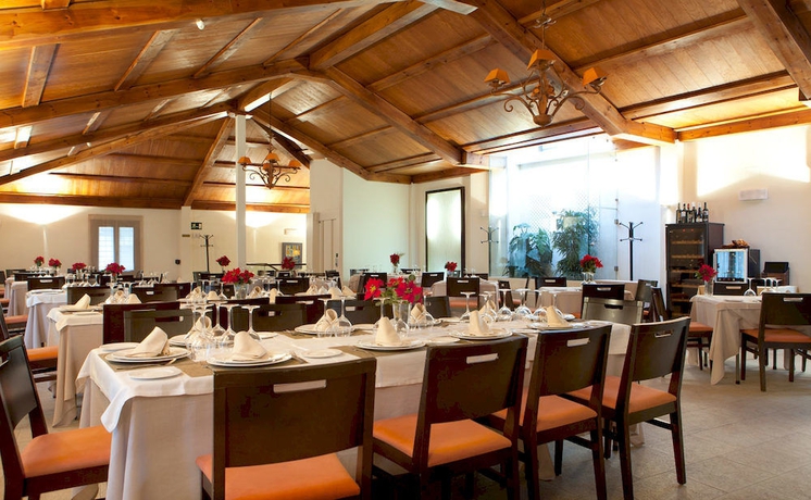 Imagen del bar/restaurante del Hotel Convento Del Giraldo. Foto 4