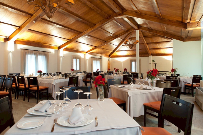 Imagen del bar/restaurante del Hotel Convento Del Giraldo. Foto 6