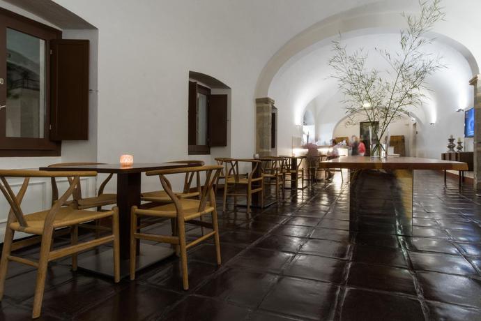 Imagen general del Hotel Convento Do Espinheiro, Historic and Spa. Foto 11