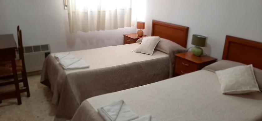 Imagen de la habitación del Hotel Convento Madre De Dios De Carmona. Foto 5