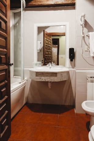 Imagen de la habitación del Hotel Convento San Roque. Foto 6