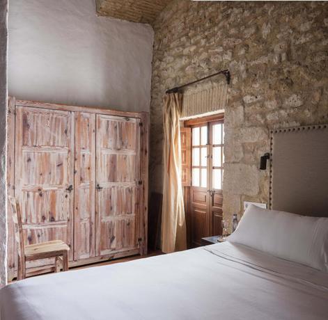 Imagen de la habitación del Hotel Convento de San Francisco. Foto 9