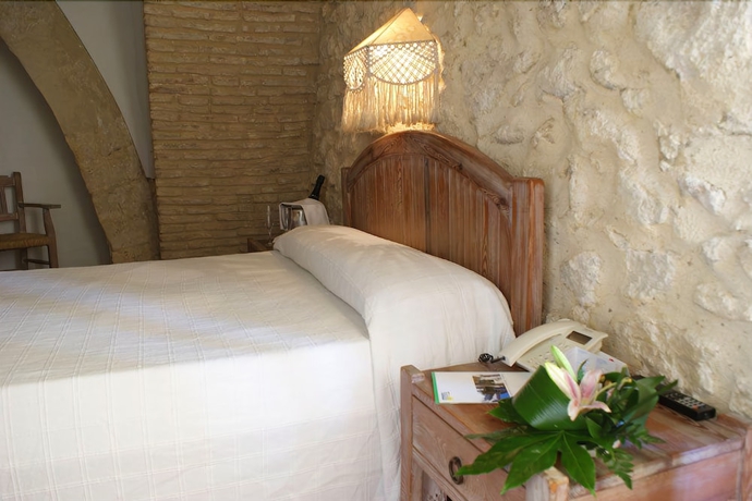 Imagen de la habitación del Hotel Convento de San Francisco. Foto 12