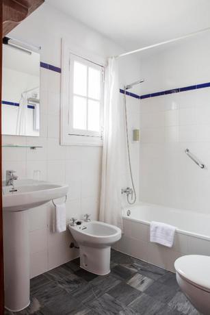 Imagen de la habitación del Hotel Convento de San Francisco. Foto 10