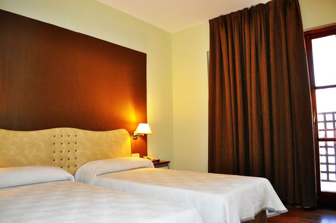 Imagen de la habitación del Hotel Convento de Santa Clara. Foto 3