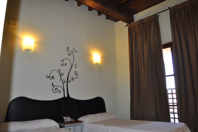 Imagen de la habitación del Hotel Convento de Santa Clara. Foto 4