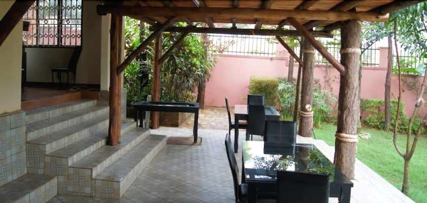 Imagen de los exteriores del Hotel Converge. Foto 18