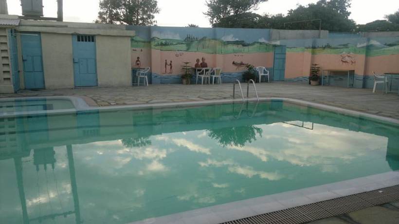 Imagen de la piscina del Hotel Cool Rivers. Foto 19