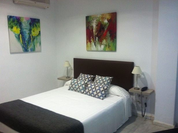 Imagen de la habitación del Hotel Cool Sevilla. Foto 9
