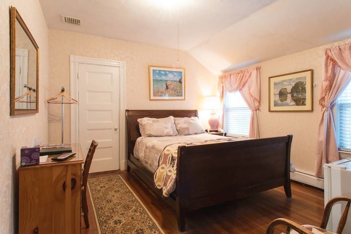 Imagen de la habitación del Hotel Coolidge Corner Guest House. Foto 2