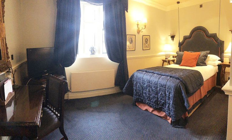 Imagen de la habitación del Hotel Coombe Abbey. Foto 9