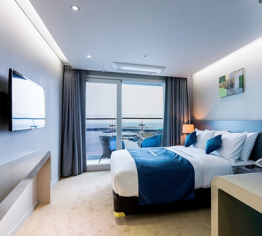 Imagen de la habitación del Hotel Co-op City Harborview. Foto 12