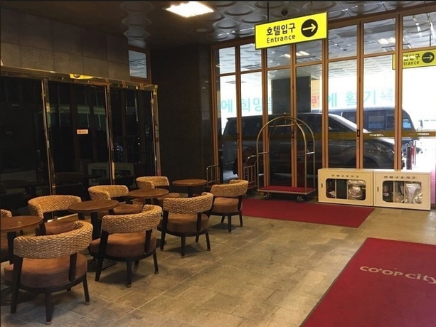 Imagen de los interiores del Hotel Coop City Oryu Station. Foto 14