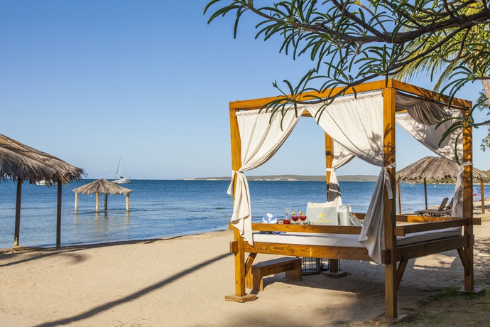 Imagen de los exteriores del Hotel Copamarina Beach Resort and Spa. Foto 12