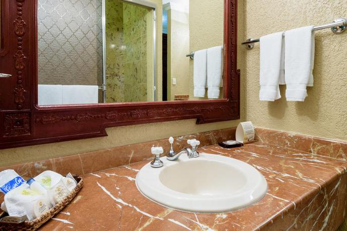 Imagen de los interiores del Hotel Copantl and Convention Center. Foto 12