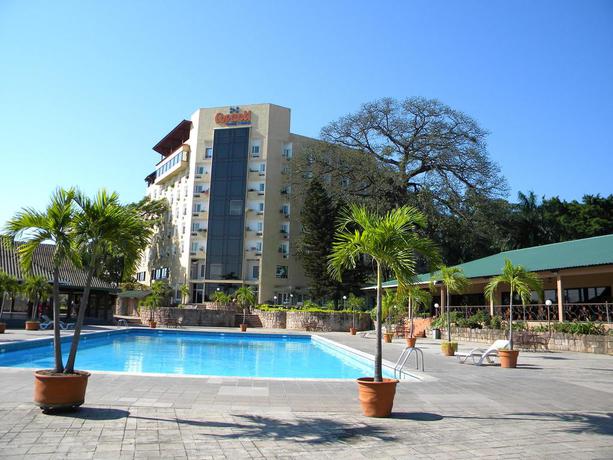 Imagen de la piscina del Hotel Copantl and Convention Center. Foto 15