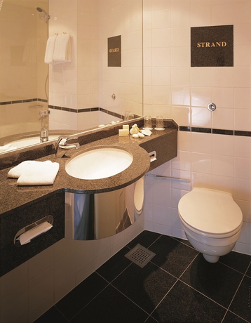 Imagen de la habitación del Hotel Copenhagen Strand. Foto 8