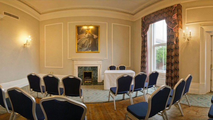 Imagen de los interiores del Hotel Copthorne Effingham Gatwick. Foto 6