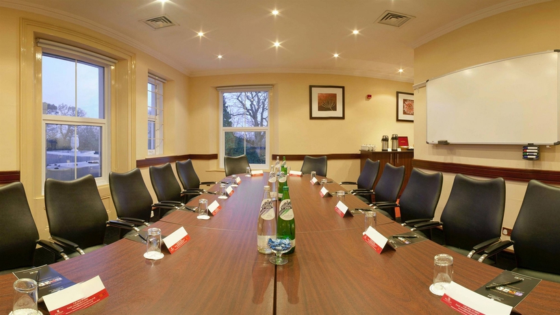 Imagen de los interiores del Hotel Copthorne Effingham Gatwick. Foto 9