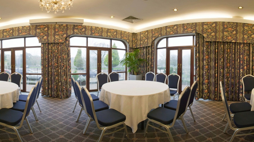 Imagen de los interiores del Hotel Copthorne Effingham Gatwick. Foto 13