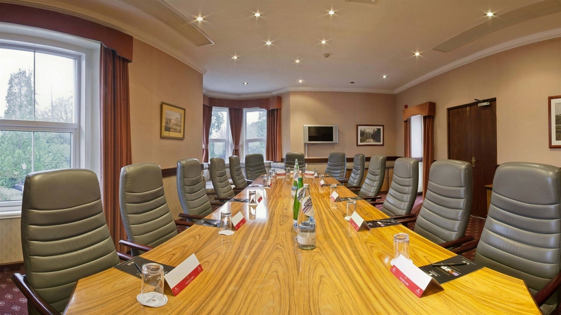 Imagen de los interiores del Hotel Copthorne Effingham Gatwick. Foto 14