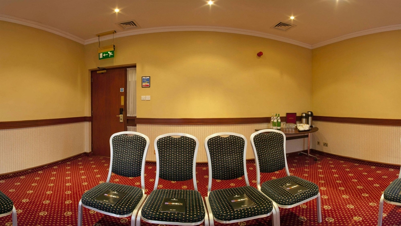 Imagen de los interiores del Hotel Copthorne Effingham Gatwick. Foto 16