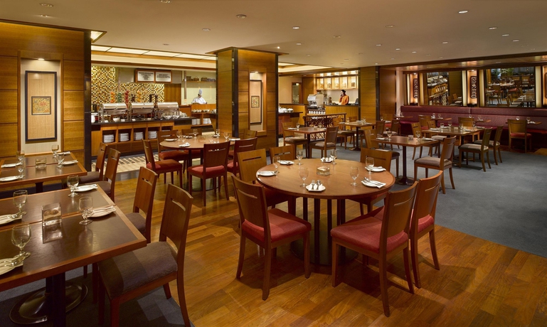 Imagen del bar/restaurante del Hotel Copthorne King's Hotel Singapore. Foto 4
