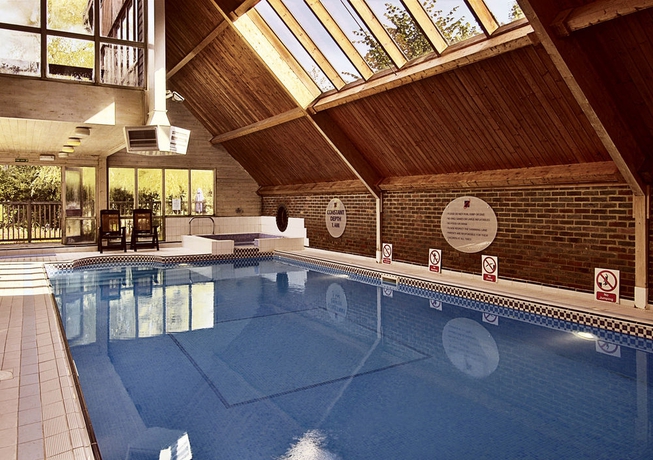 Imagen de la piscina del Hotel Copthorne London Gatwick. Foto 11