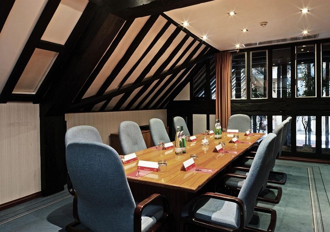 Imagen de los interiores del Hotel Copthorne London Gatwick. Foto 8