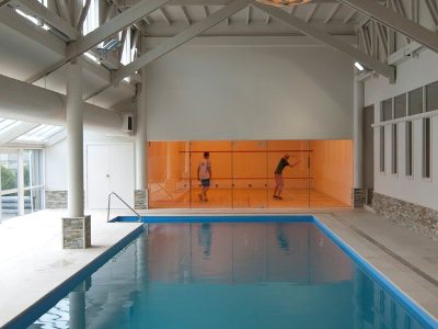 Imagen de la piscina del Hotel Copthorne Resort Solway Park. Foto 10