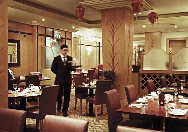 Imagen del bar/restaurante del Hotel Copthorne Slough Windsor. Foto 2