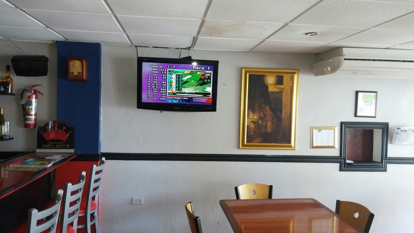 Imagen del bar/restaurante del Hotel Coqui Inn. Foto 2