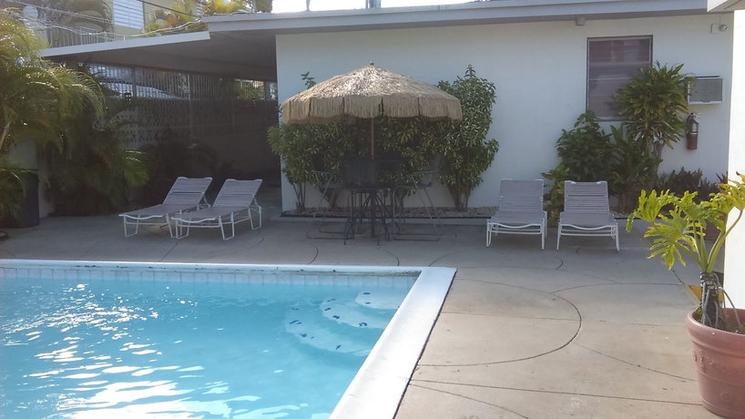 Imagen de la piscina del Hotel Coqui Inn. Foto 16