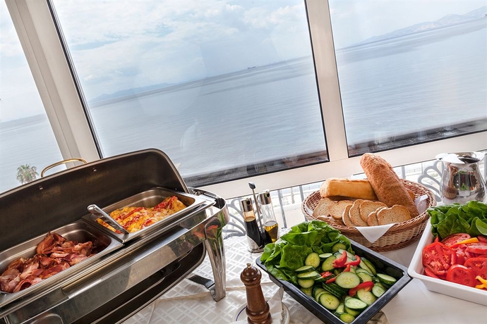 Imagen del bar/restaurante del Hotel Coral Athens. Foto 4